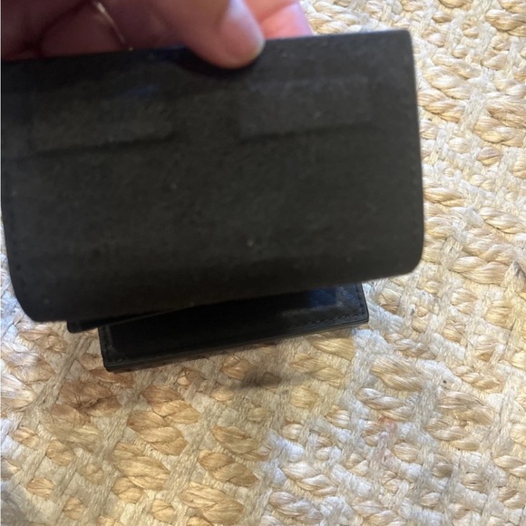 Type Black Carbon Fiber Money Clip Sleek Design-Air tag wallet - Picture 5 of 8